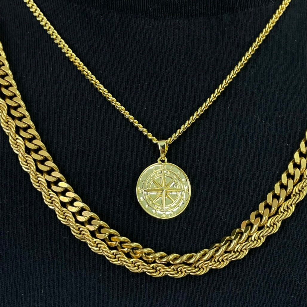 Compass Charm – Timeless Elegance Redefined