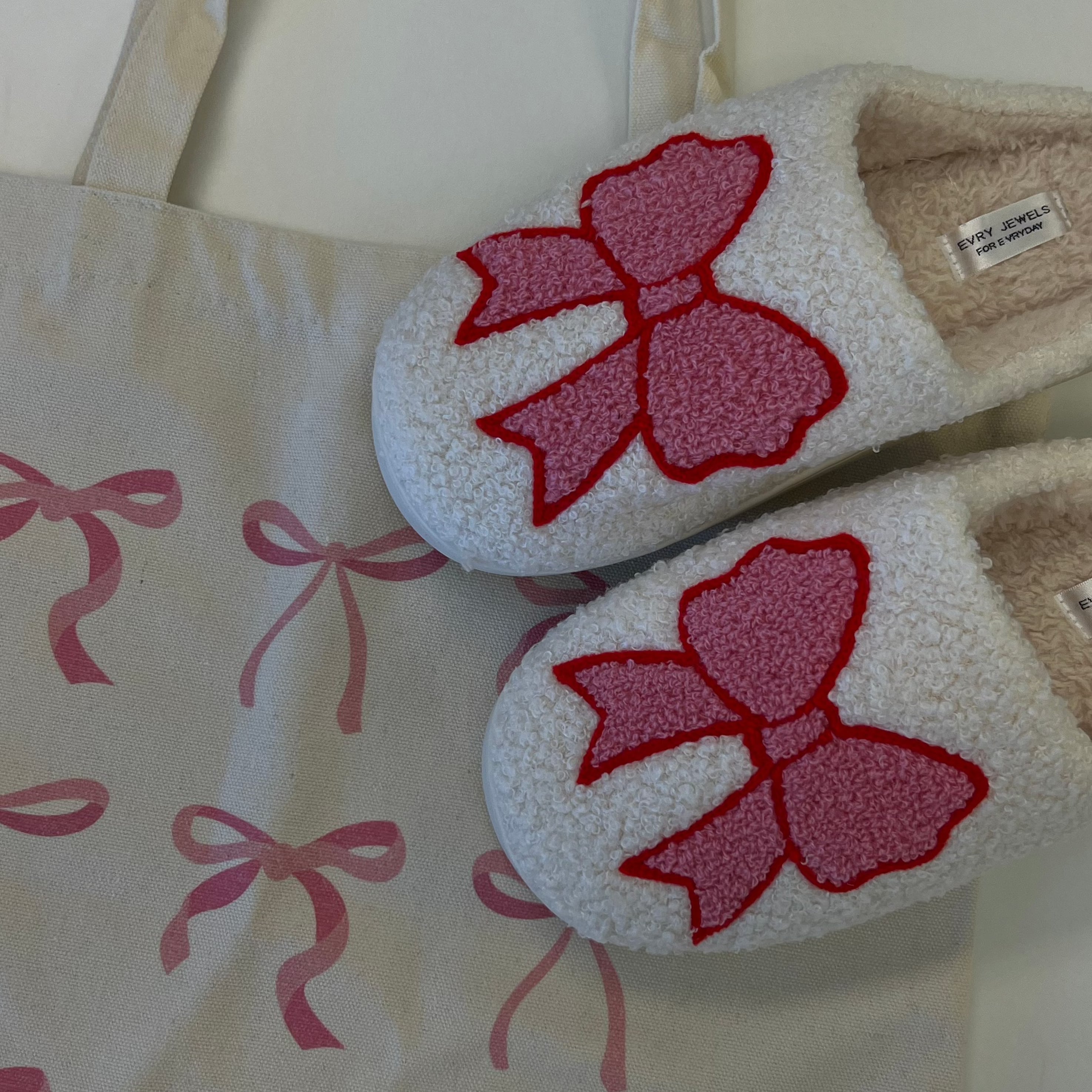 Chic Bow Slippers – Luxe Comfort Awaits