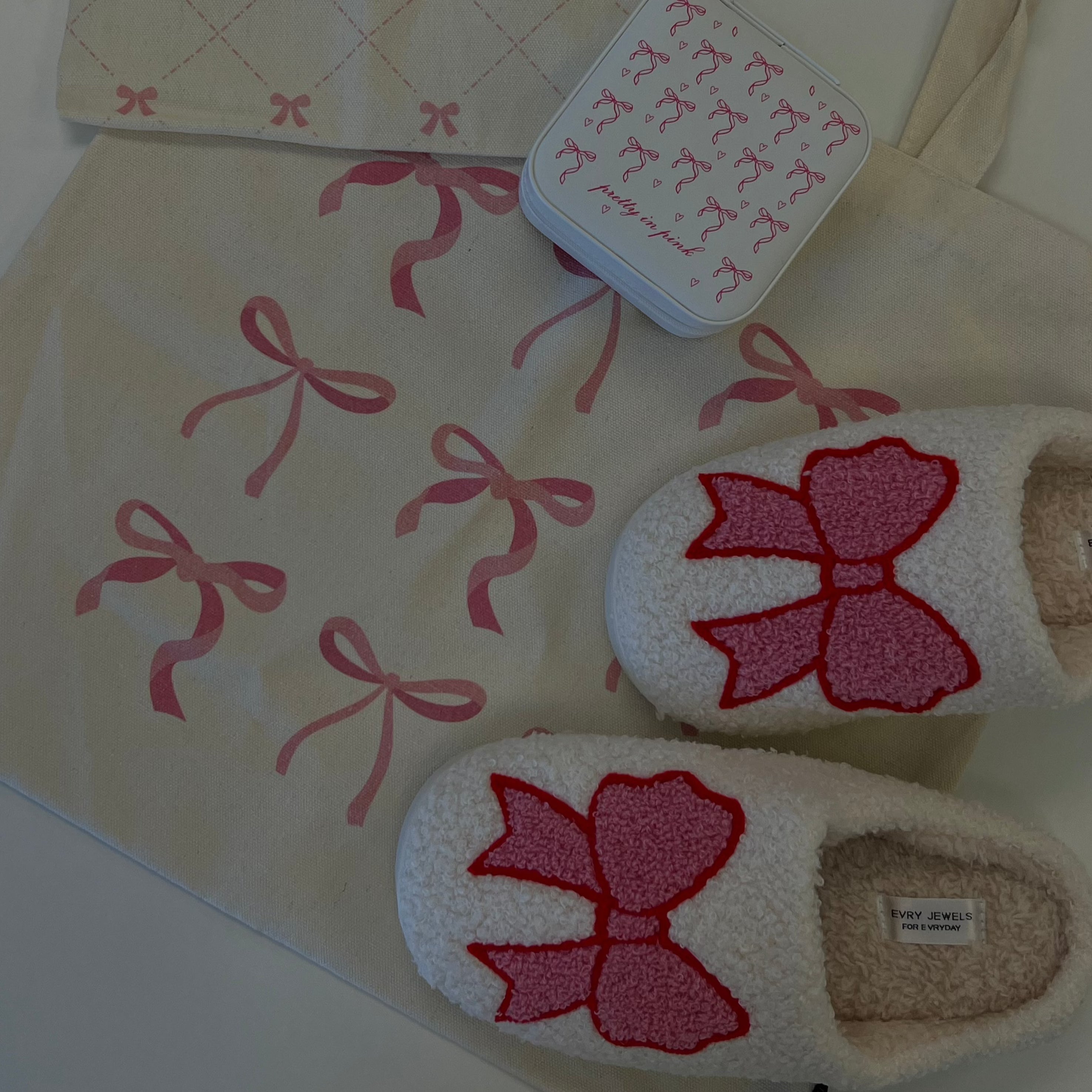 Chic Bow Slippers – Luxe Comfort Awaits