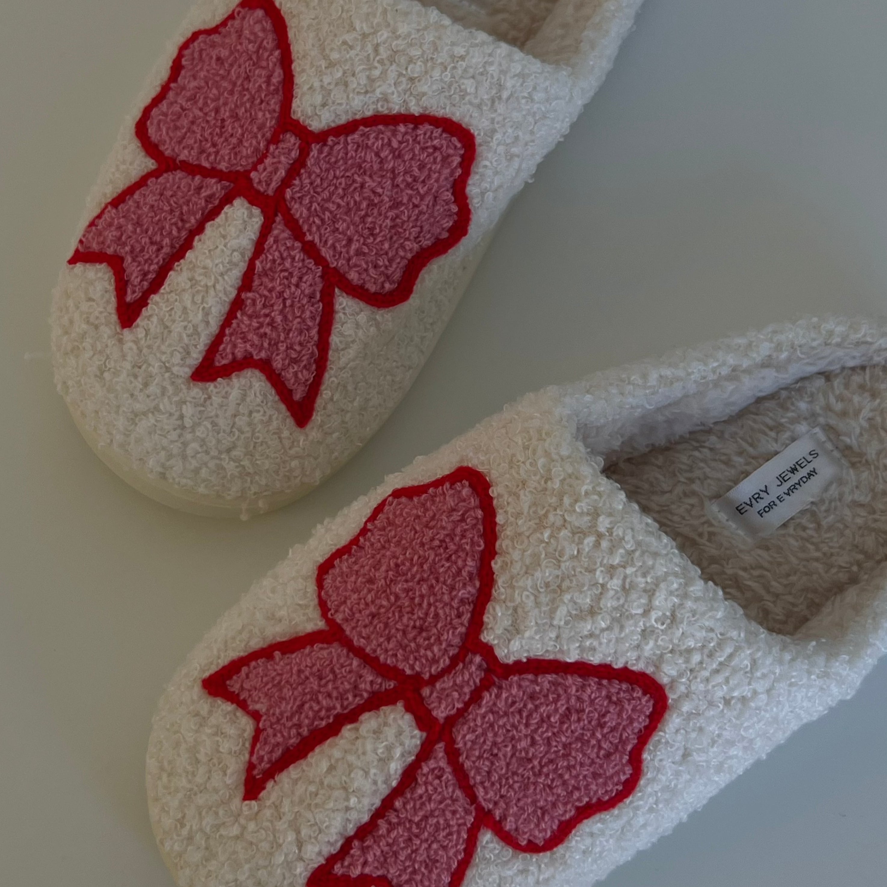 Chic Bow Slippers – Luxe Comfort Awaits