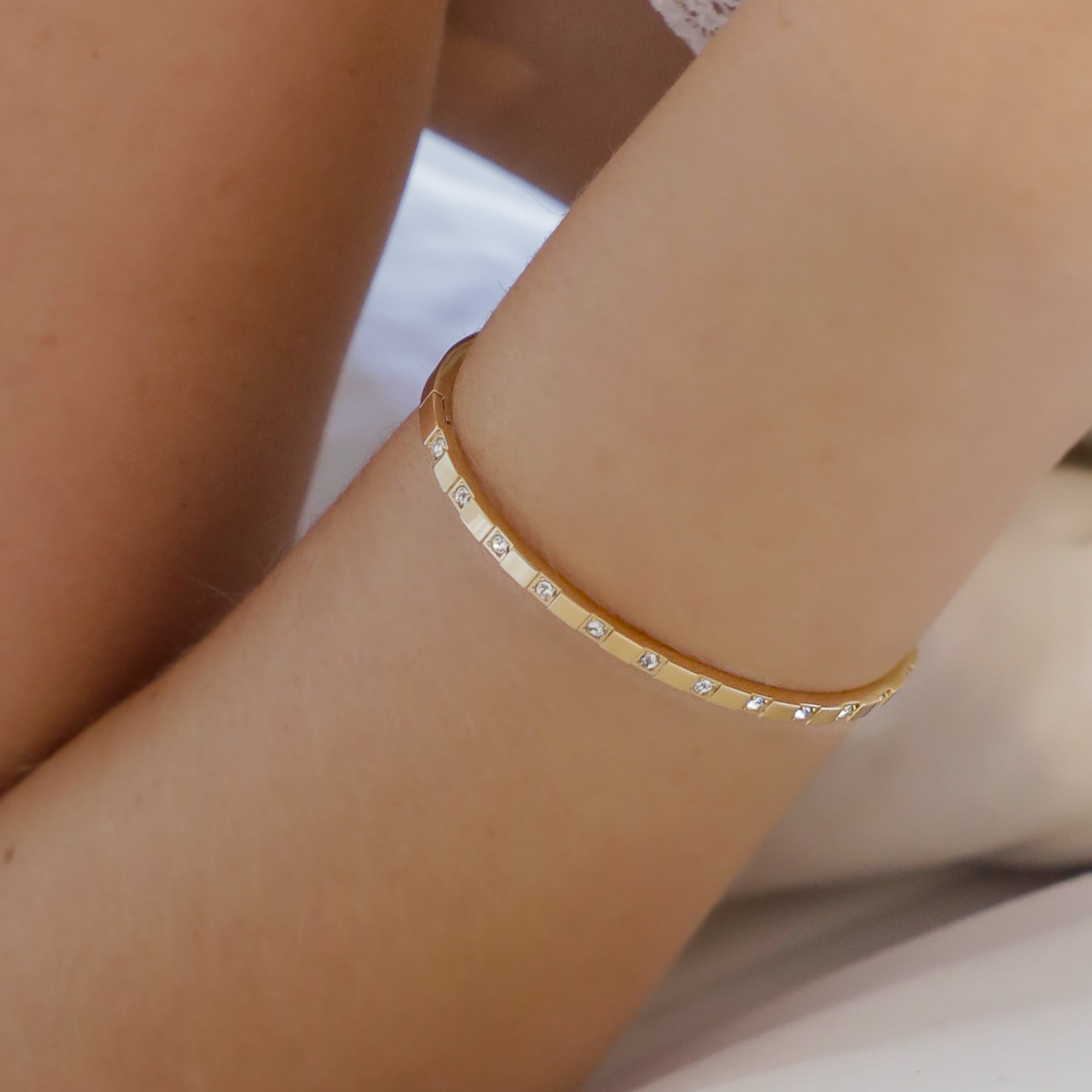 Celeste – Luxe Comfort Bangle