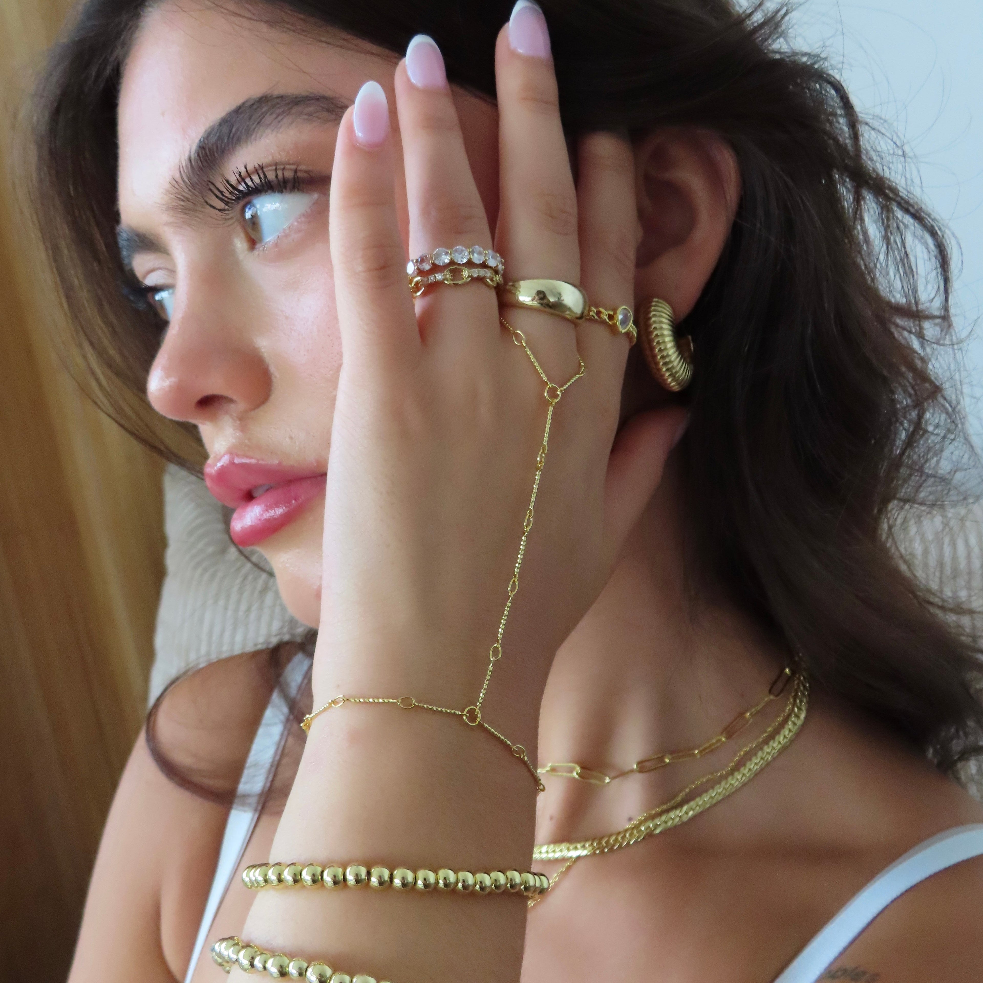 Bar Hand Chain – Timeless Elegance Redefined