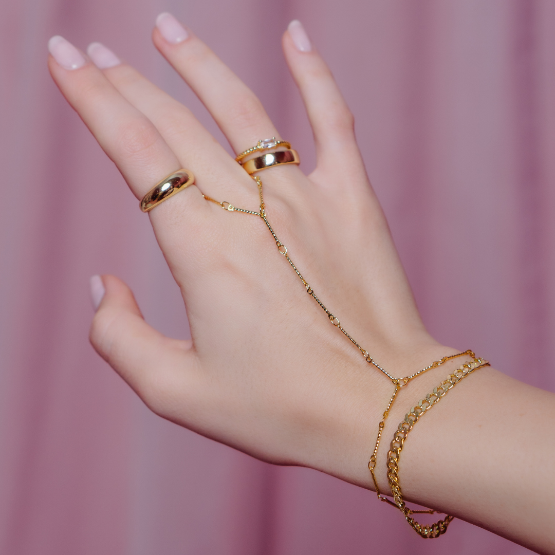Bar Hand Chain – Timeless Elegance Redefined
