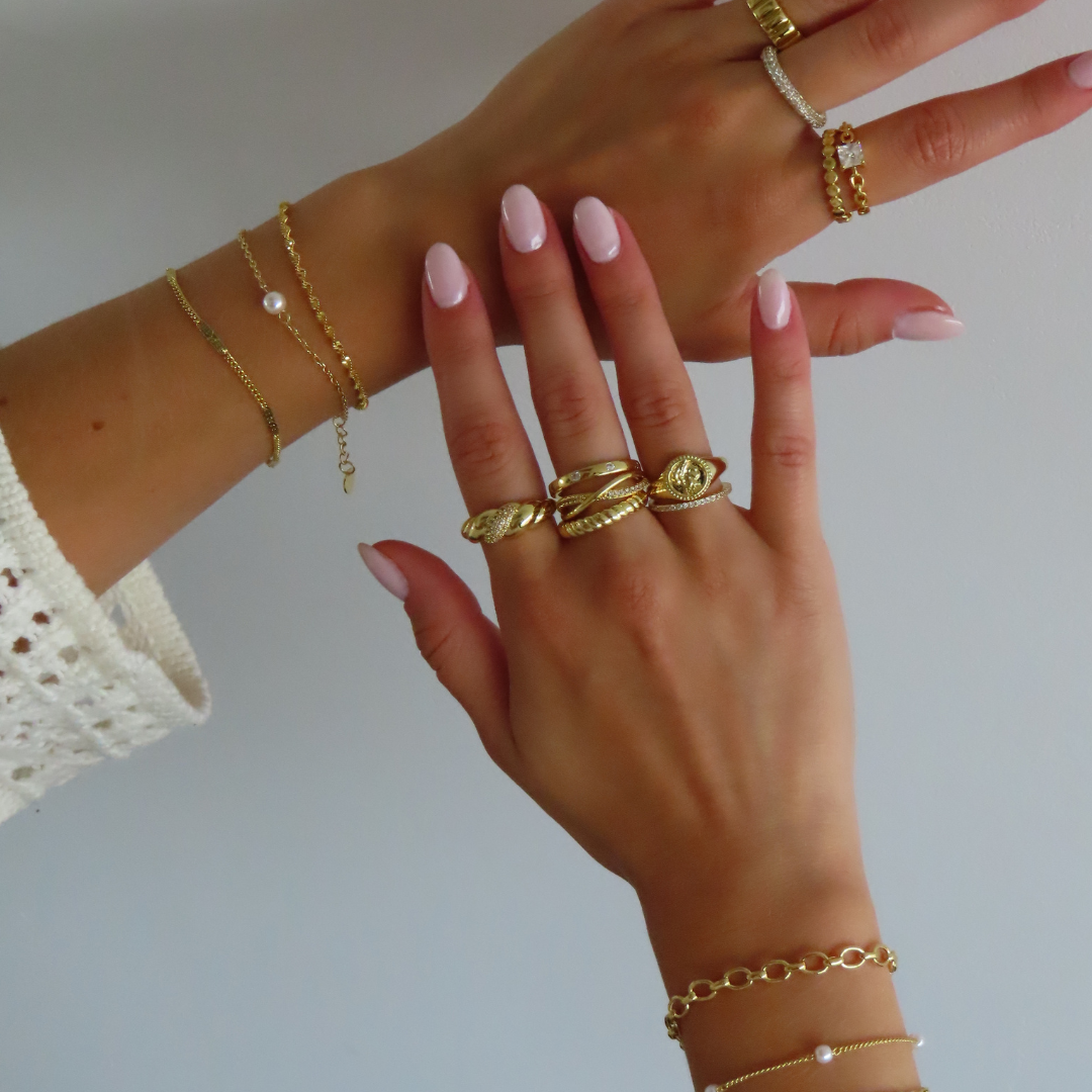 Embrace Elegance – Chained Luxury Bracelet