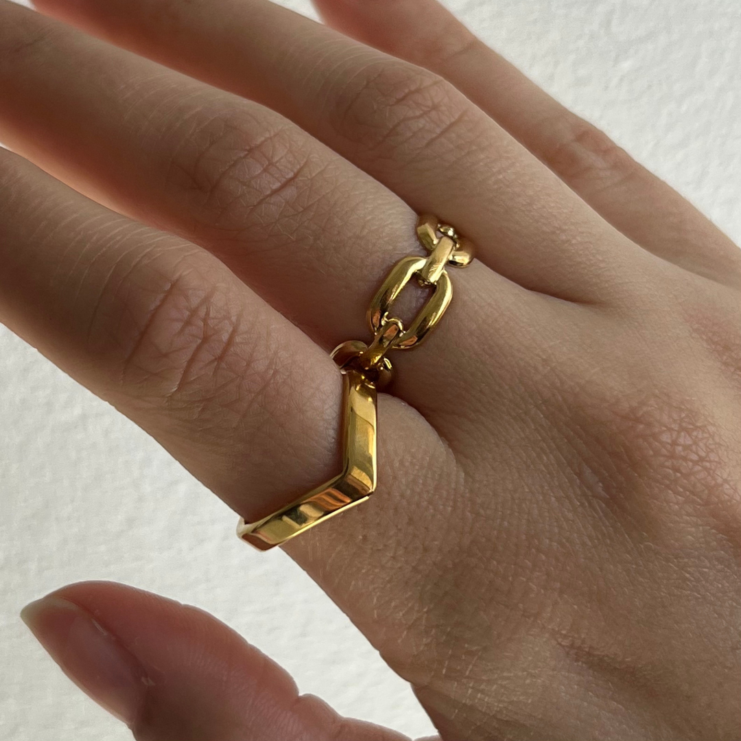 Unity – Luxe Embrace Ring