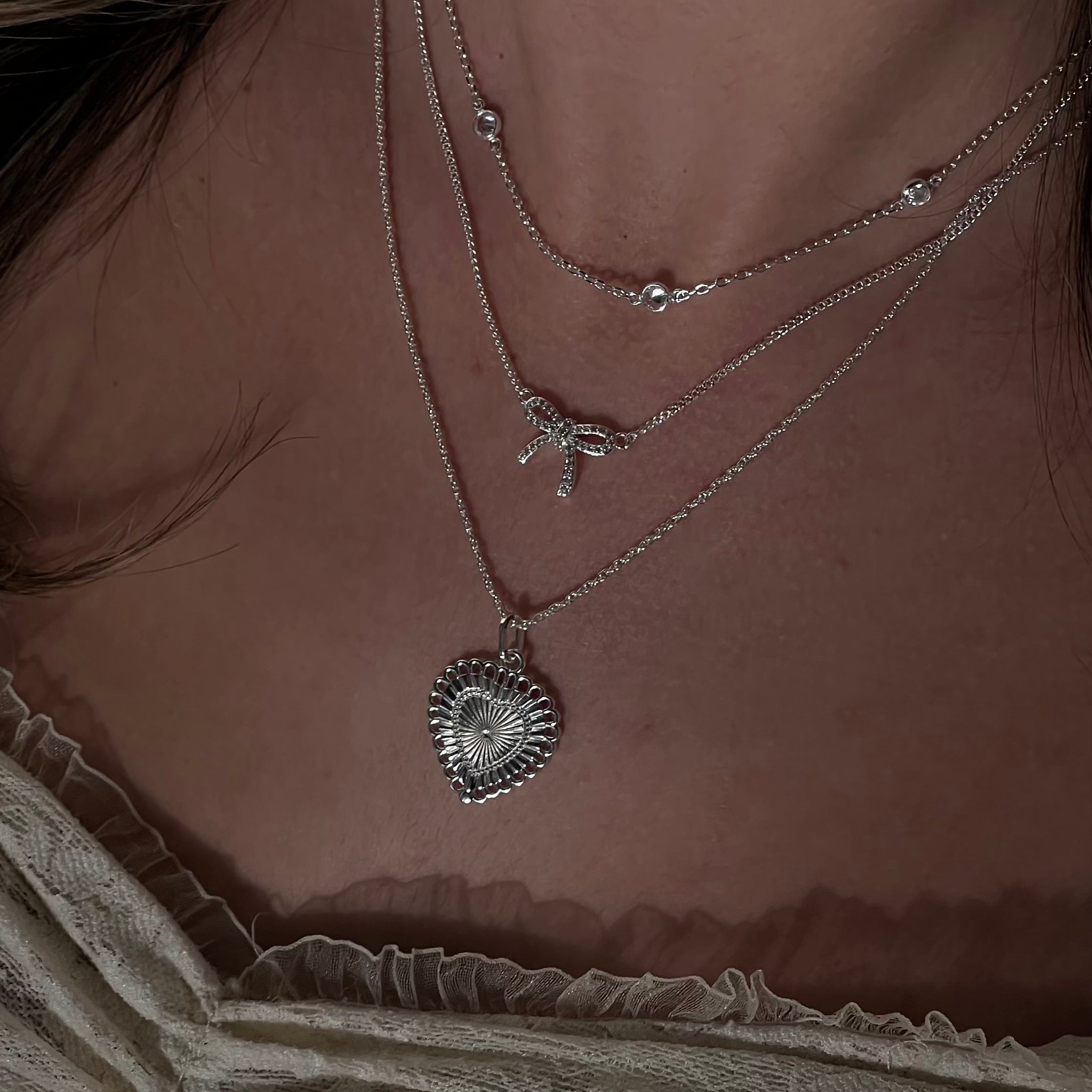 Dolly – Timeless Elegance in Adornment