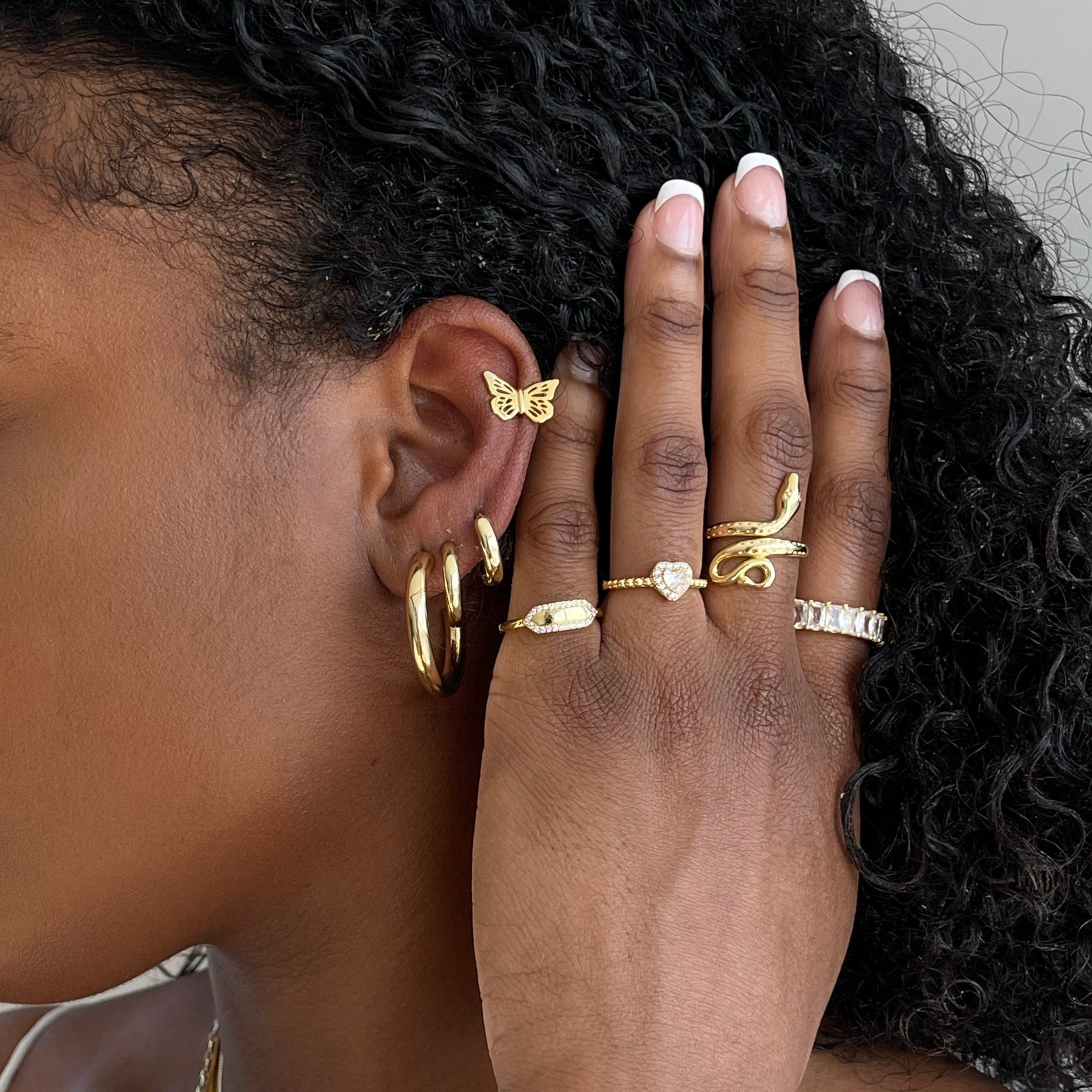 Radiant Aura – Luxe Statement Ring
