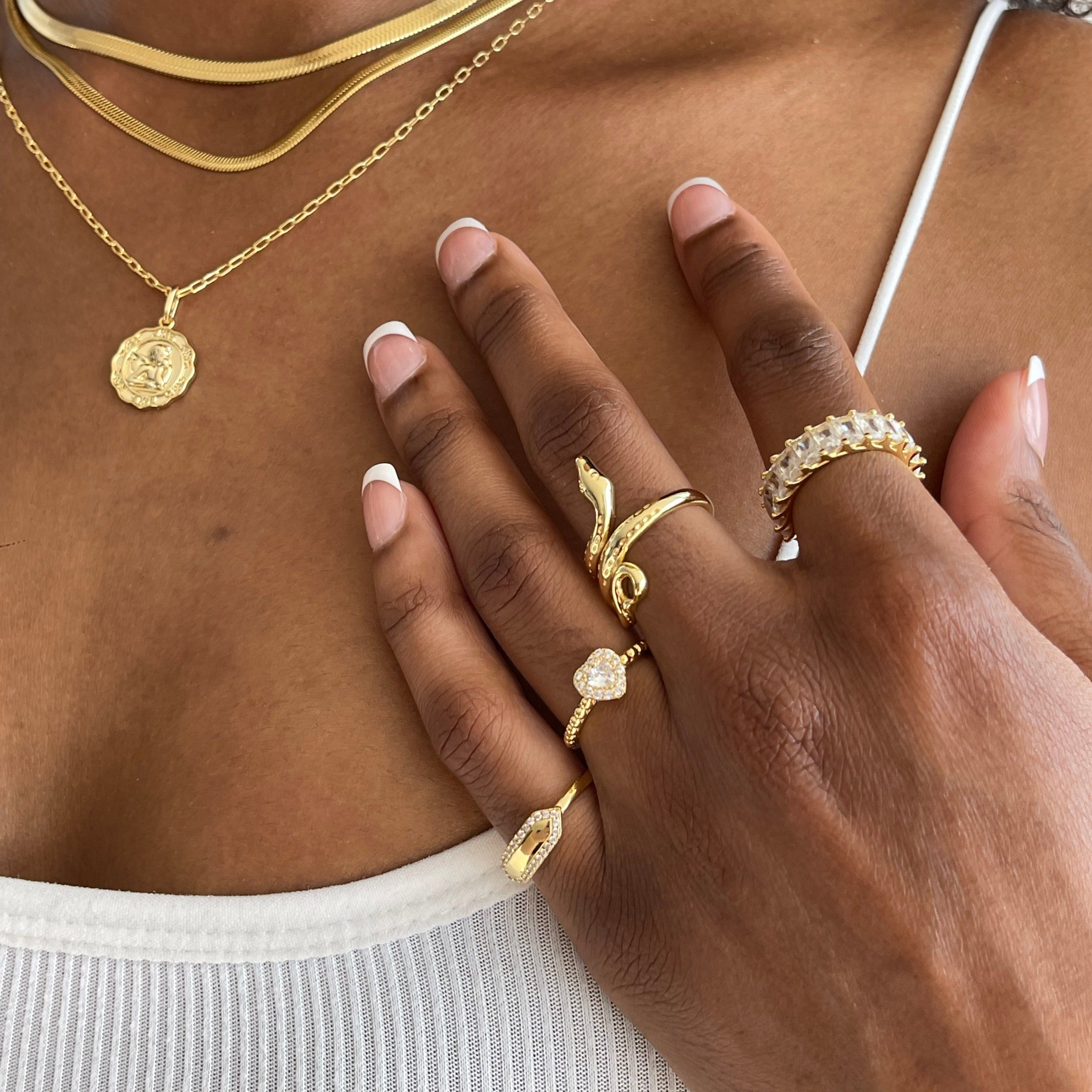 Radiant Aura – Luxe Statement Ring