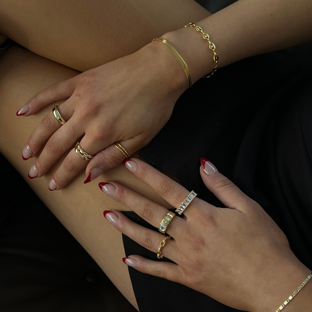 Radiant Aura – Luxe Statement Ring