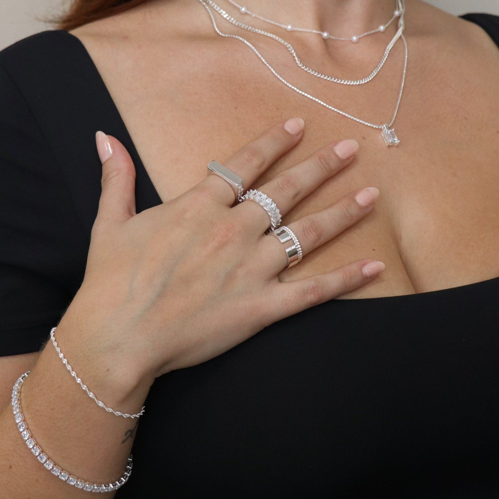 Radiant Aura – Luxe Statement Ring