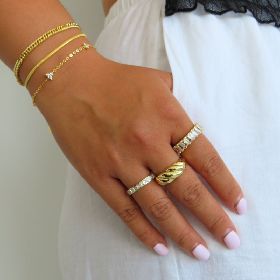 Radiant Aura – Luxe Statement Ring
