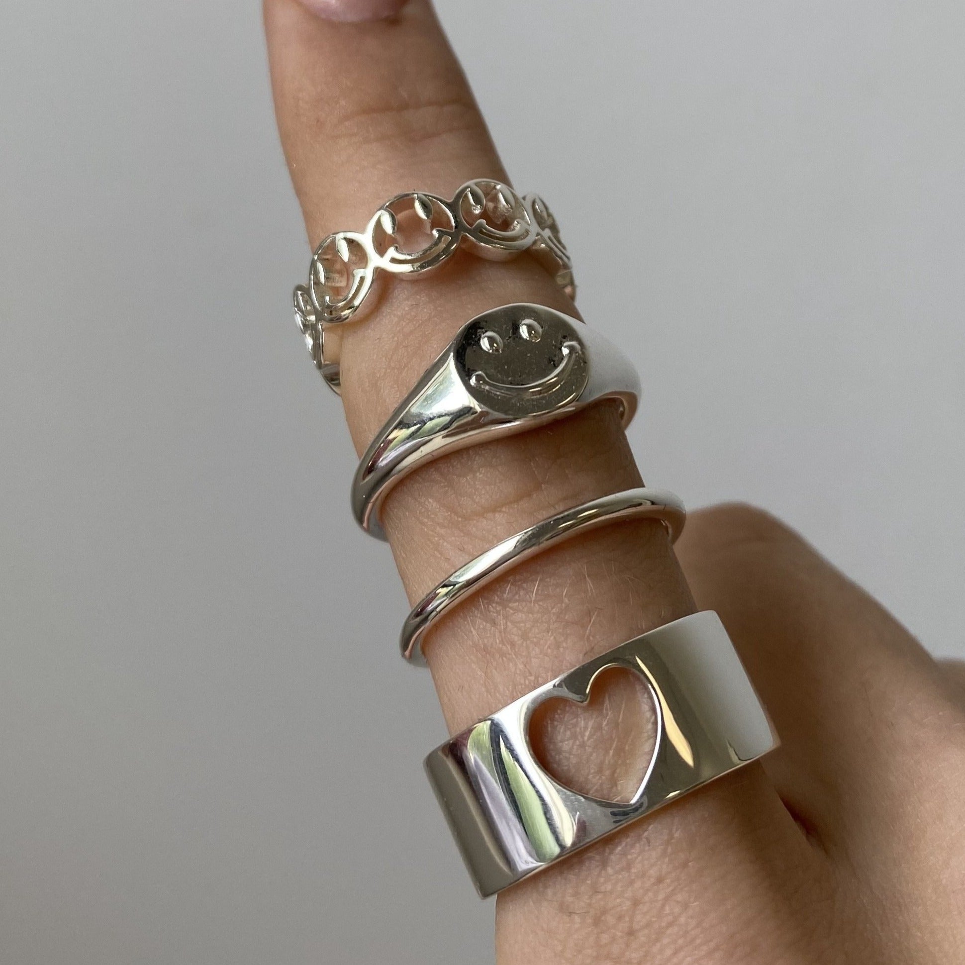 Joyful Radiance – Luxe Comfort Ring
