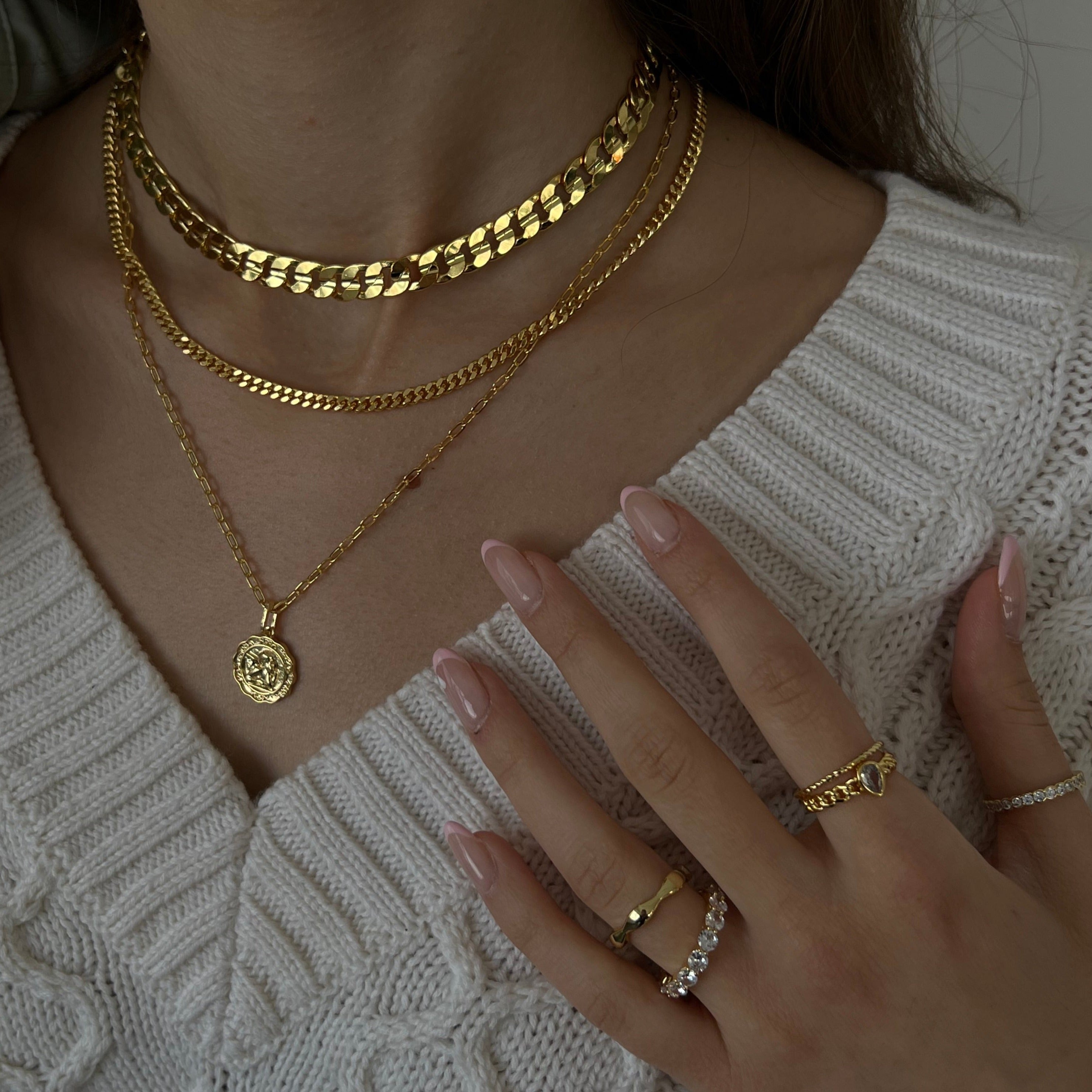 Celestial Charm – Exquisite Elegance Necklace