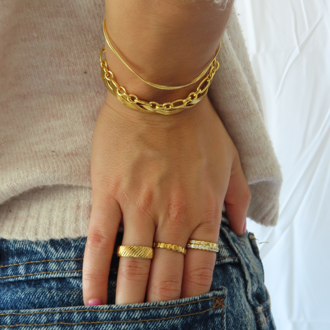Hollywood Luxe – Timeless Elegance Ring
