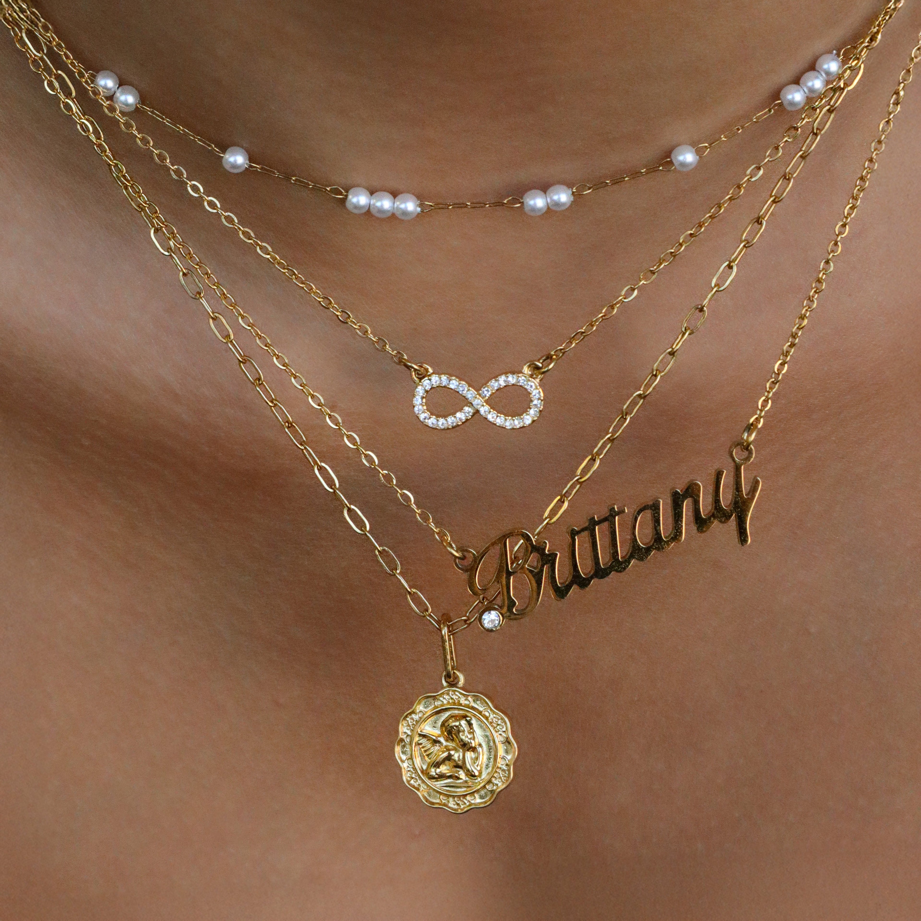 Marilyn – Timeless Elegance in Adornment