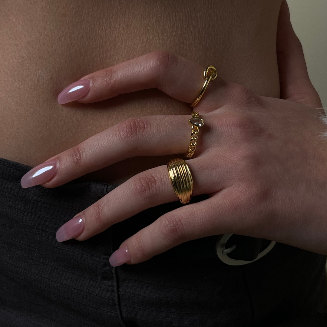 Serenity Knot Ring – Timeless Elegance