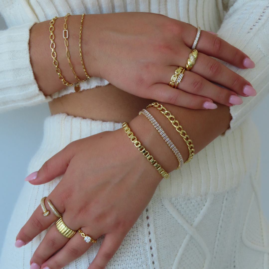 Opulent Circle – Timeless Luxe Ring