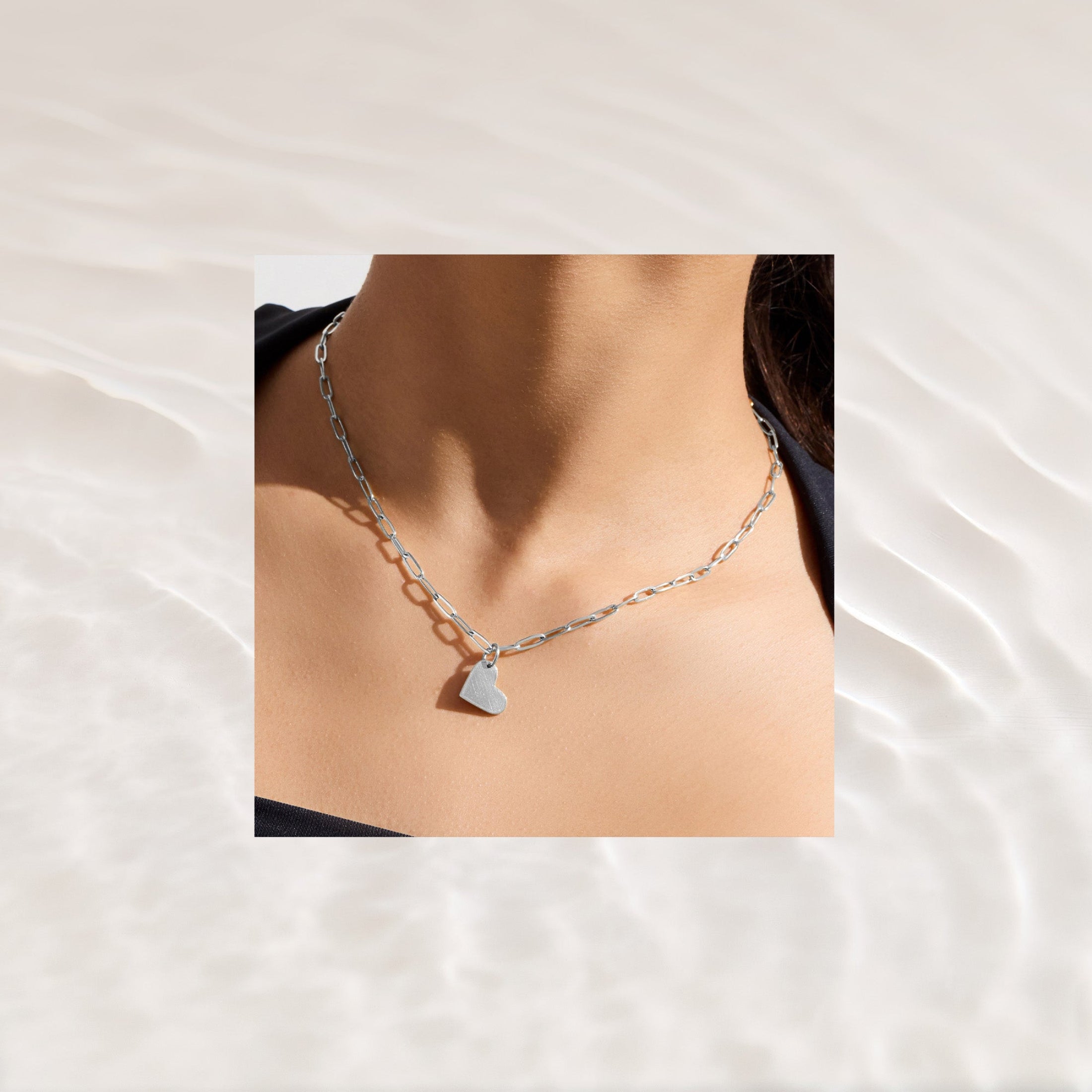 Connected Elegance – Timeless Necklace