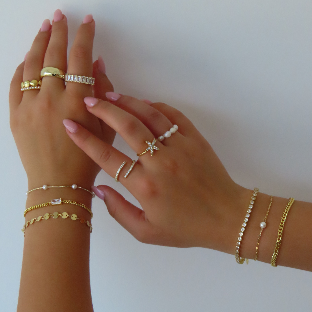 Celestial Charm – Luxe Pearl Bracelet