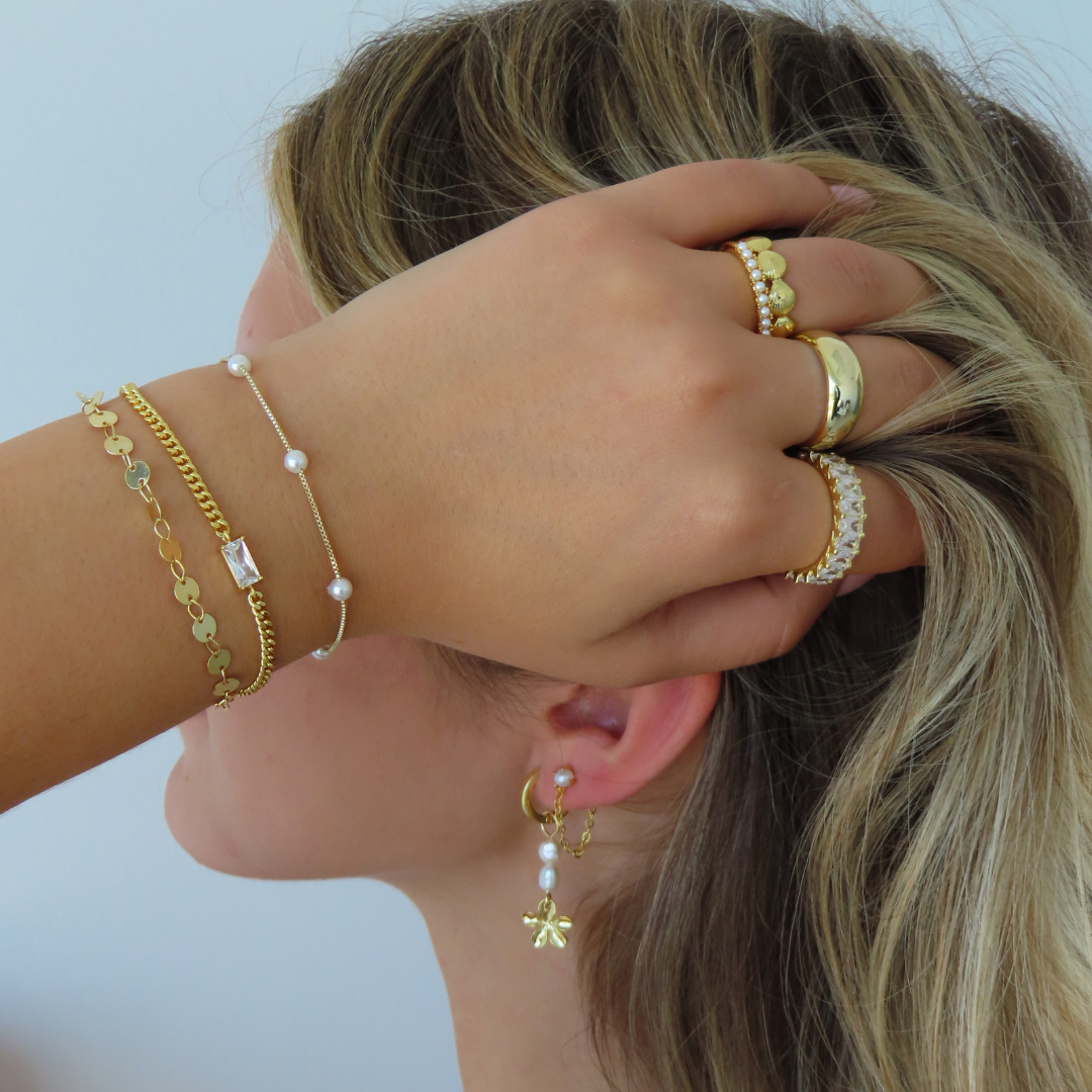 Celestial Charm – Luxe Pearl Bracelet
