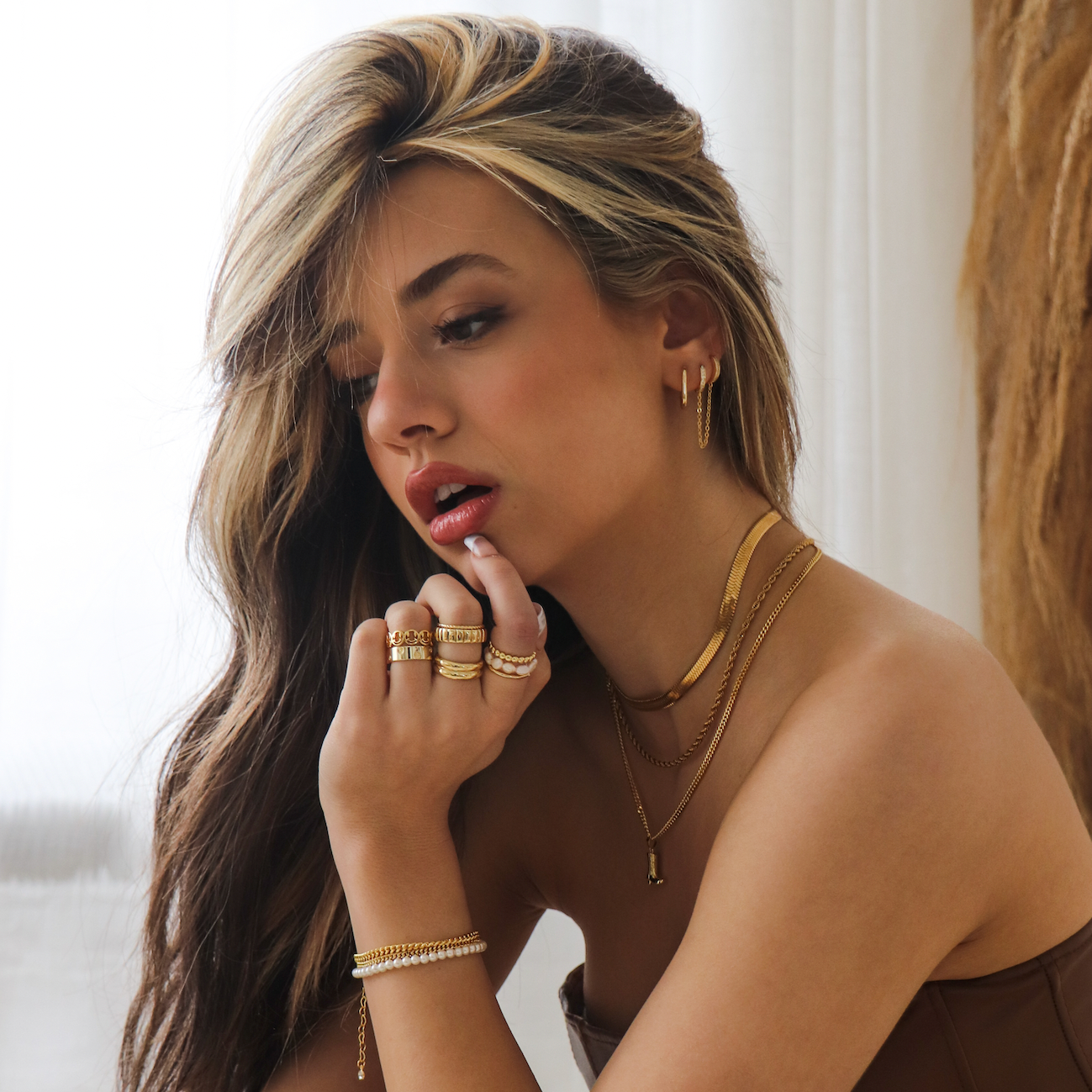 Radiant Charm – Luxe Earring Delight