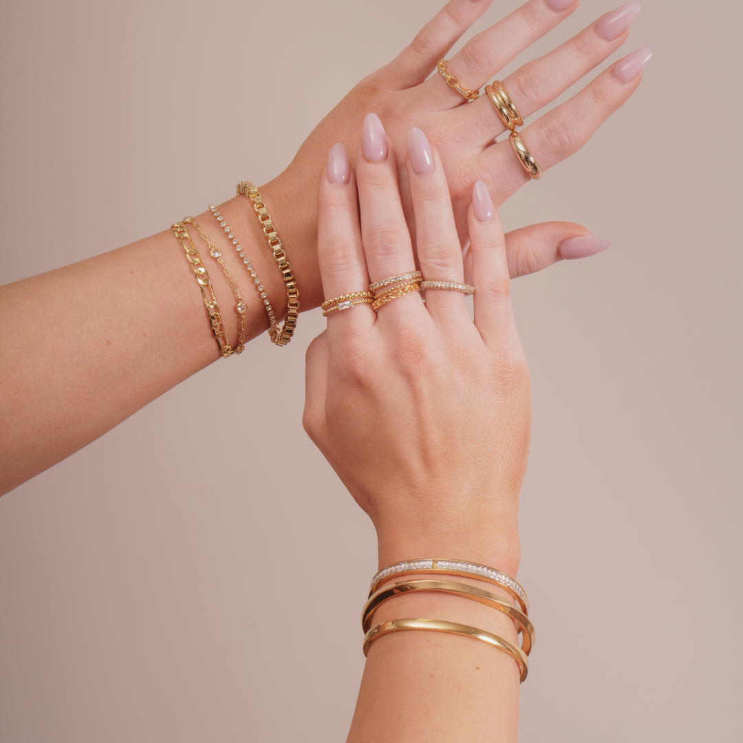 Regal Grace – Luxe Comfort Bangle