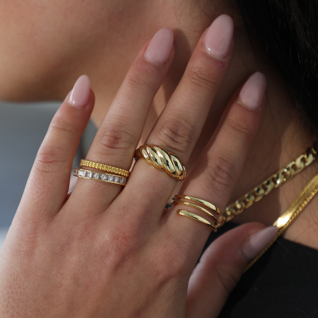 Regal Charm – Exquisite Princess Ring