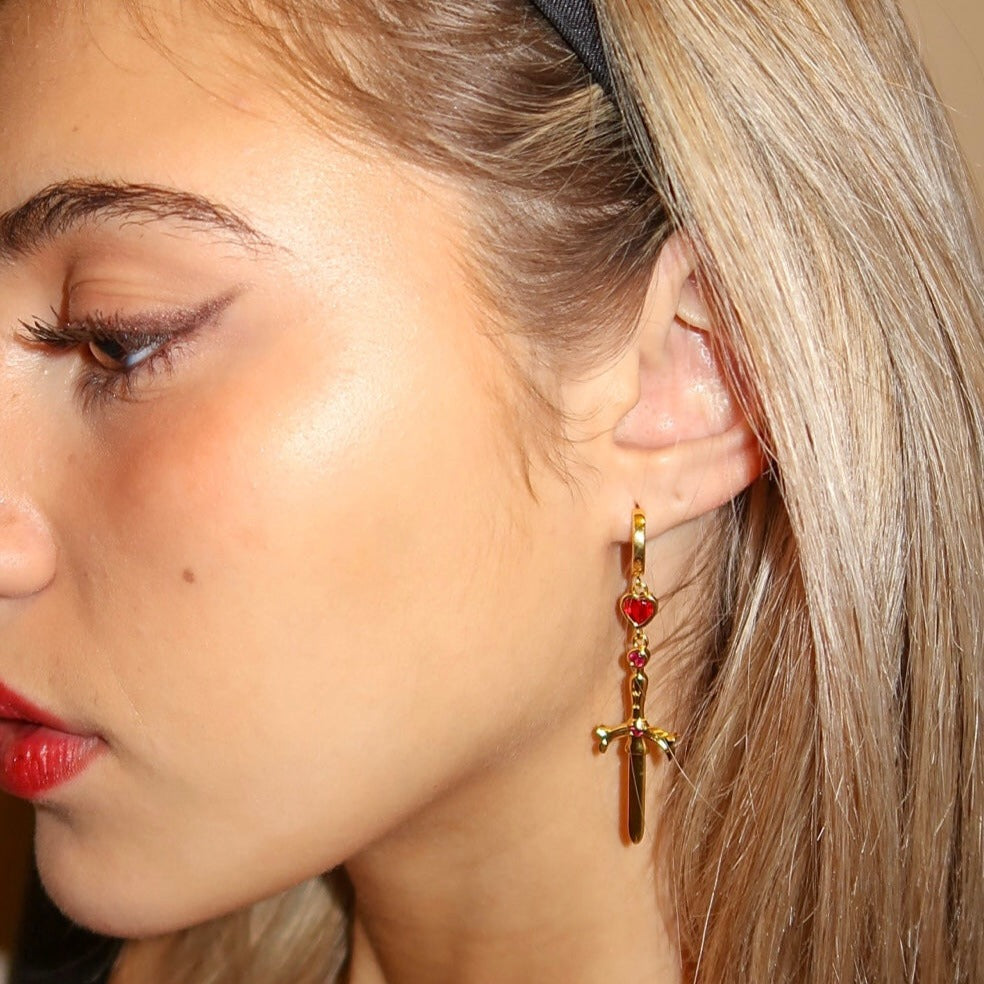 Regal Elegance – Queen of Hearts Earrings