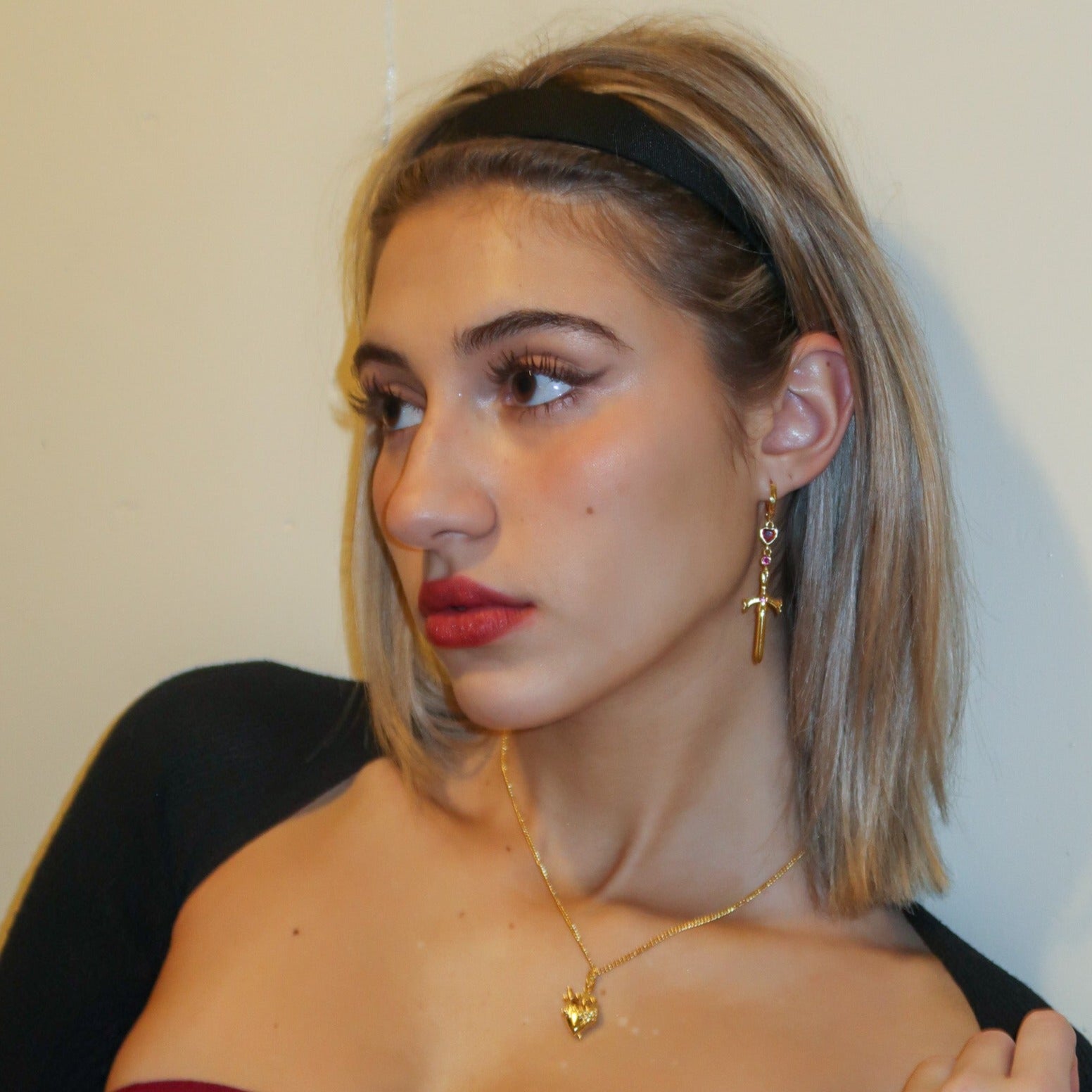 Regal Elegance – Queen of Hearts Earrings
