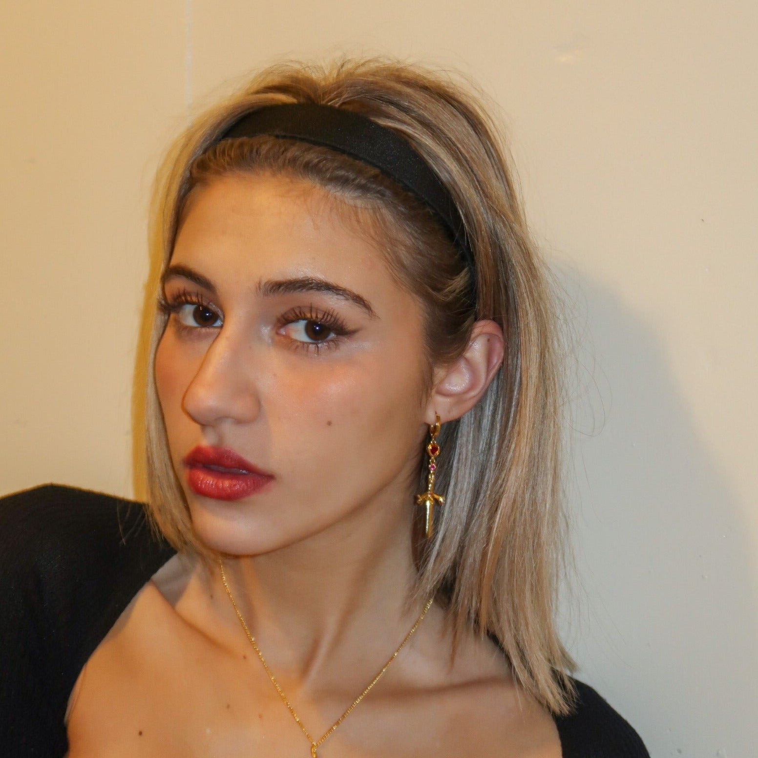 Regal Elegance – Queen of Hearts Earrings