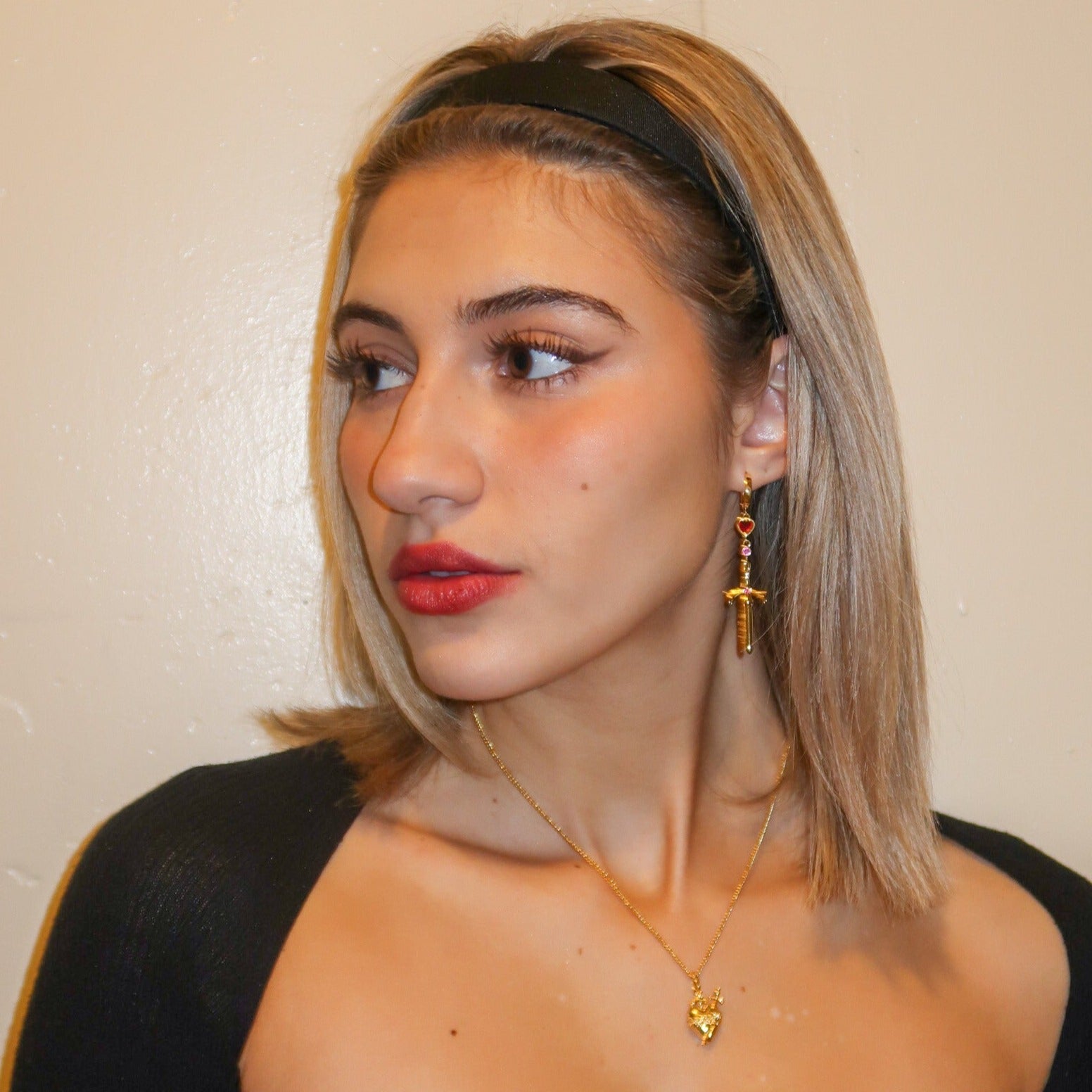 Regal Elegance – Queen of Hearts Earrings