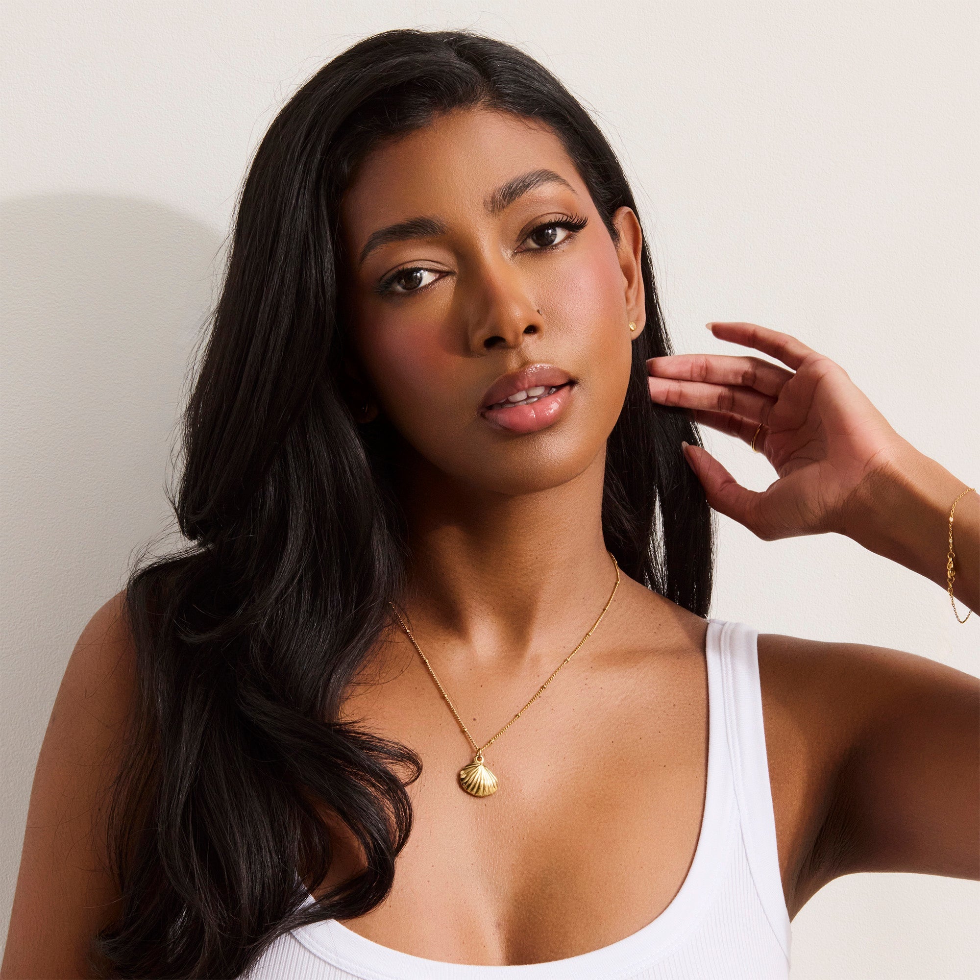 Shelly – Timeless Elegance in Adornment