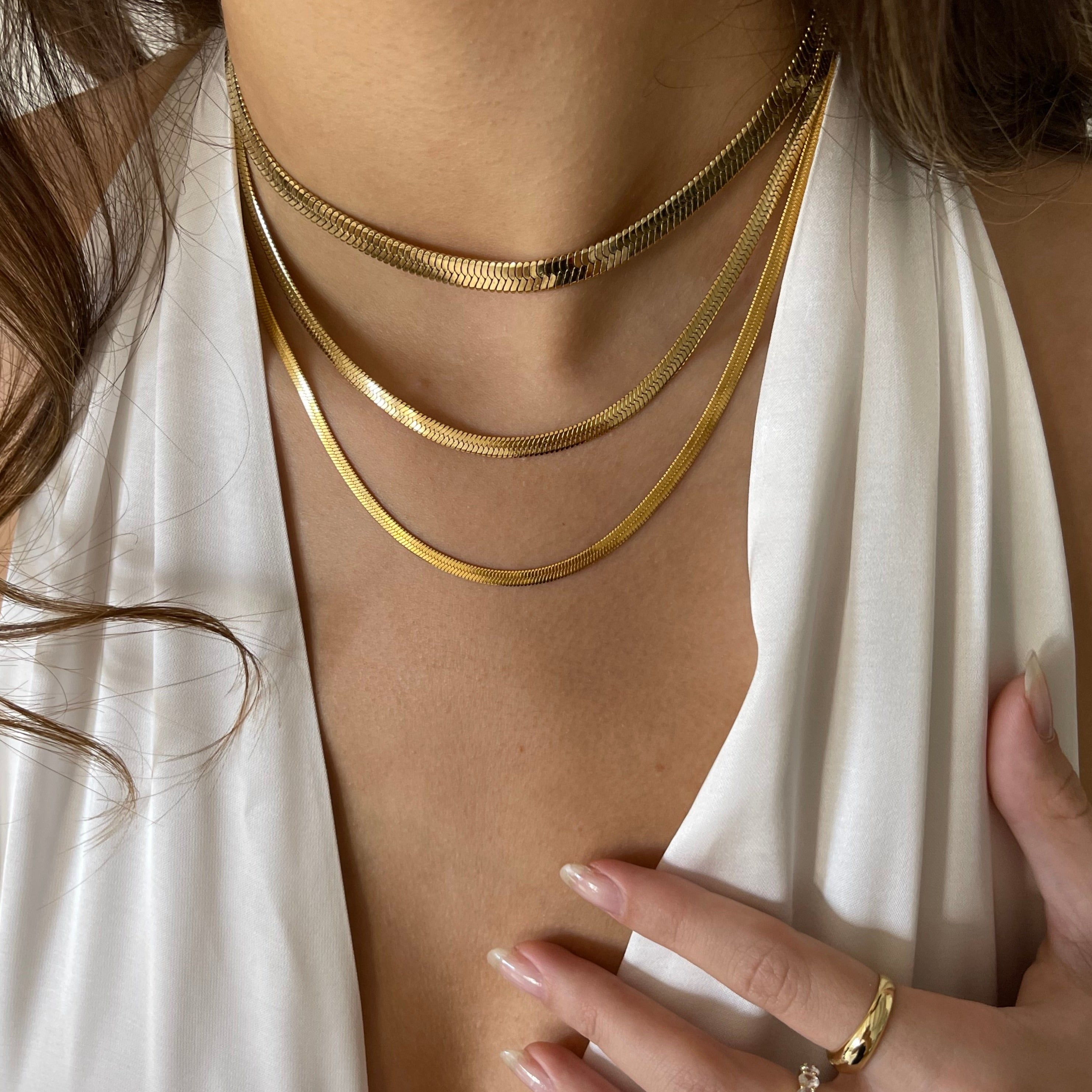 Serpentine Luxe – Dazzling Elegance Awaits