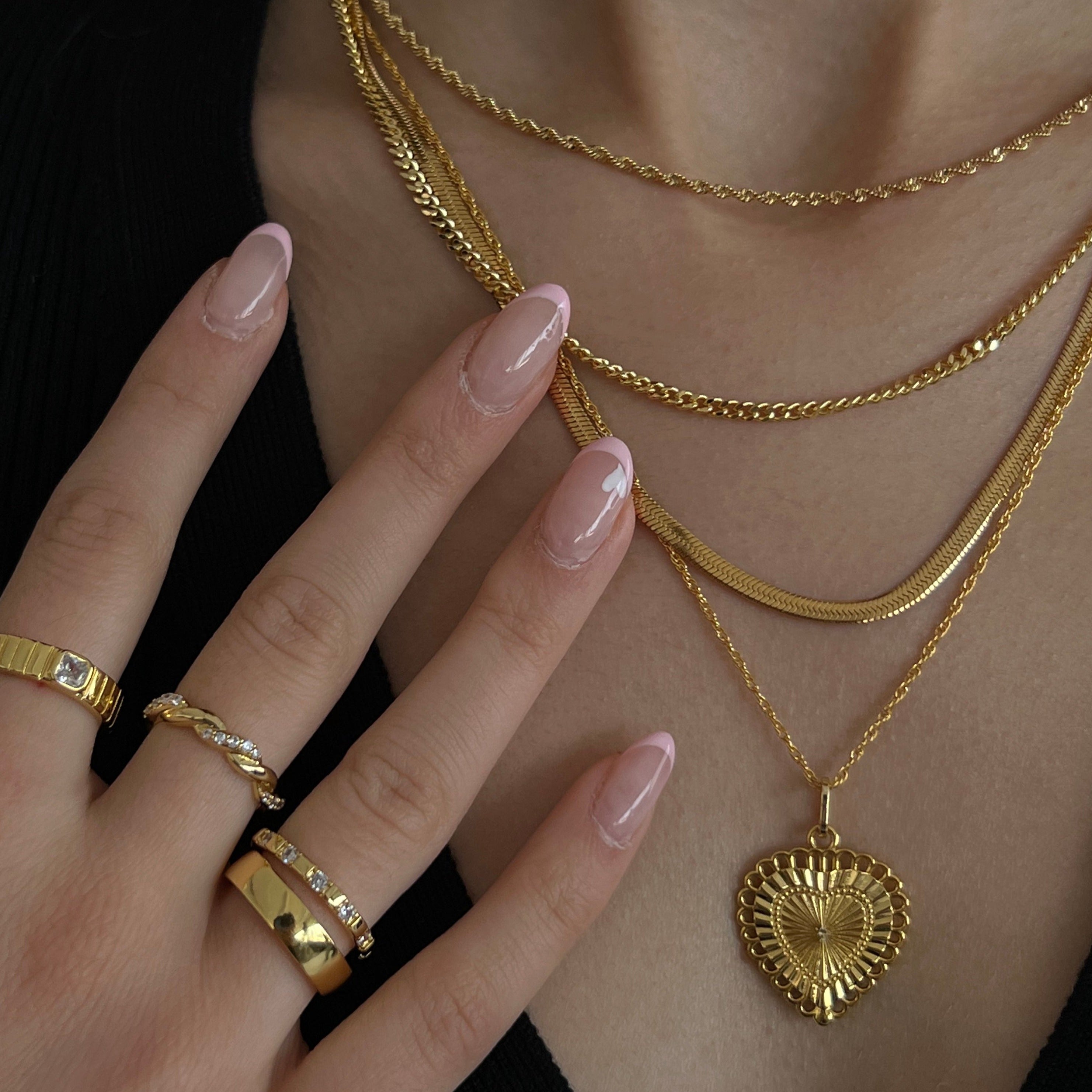 Serpentine Luxe – Dazzling Elegance Awaits
