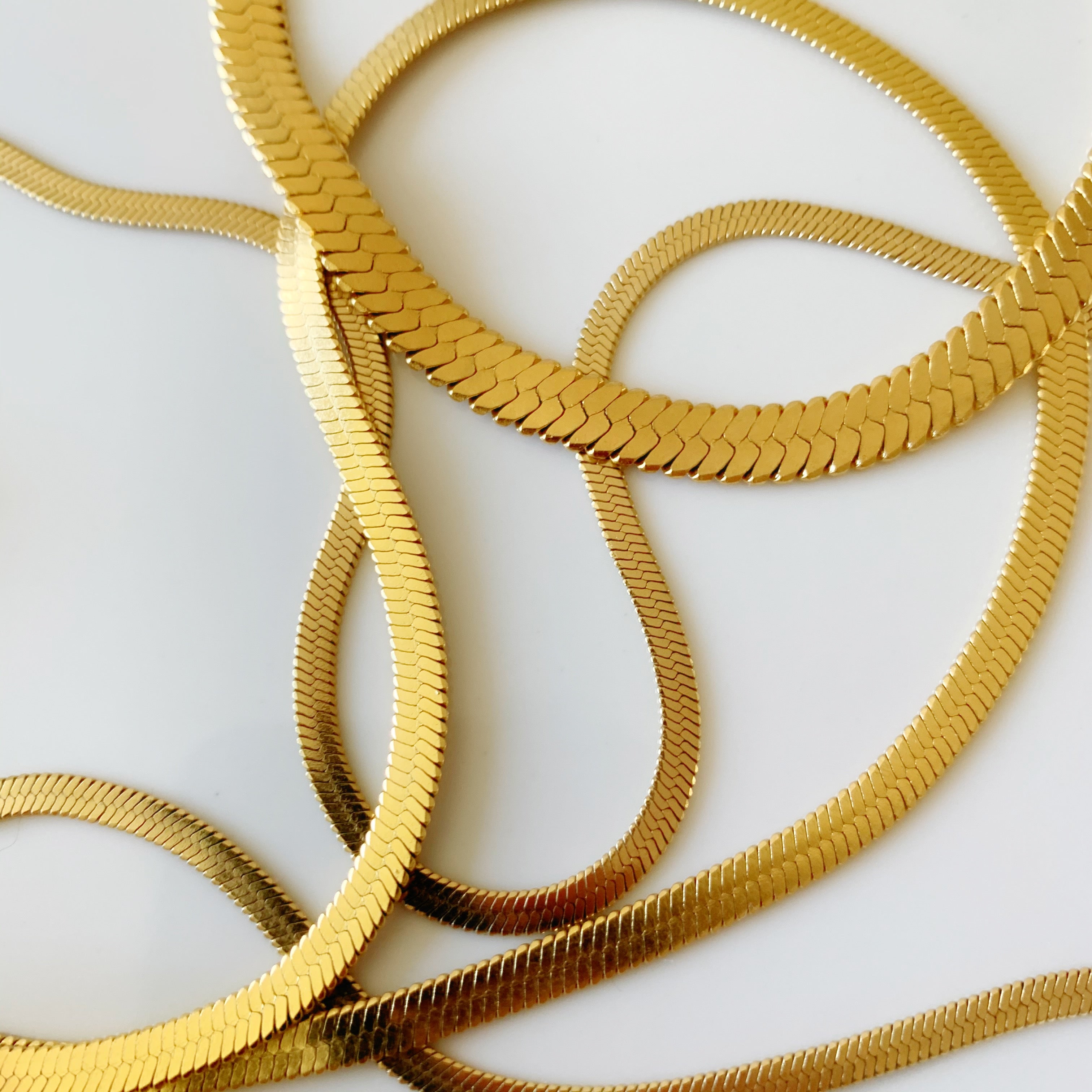Serpentine Luxe – Dazzling Elegance Awaits