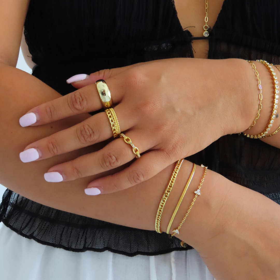 Serpentine Luxe – Effortless Elegance