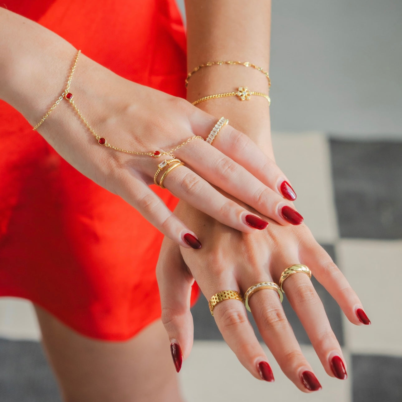 Celestial Charm – Luxe Hand Chain