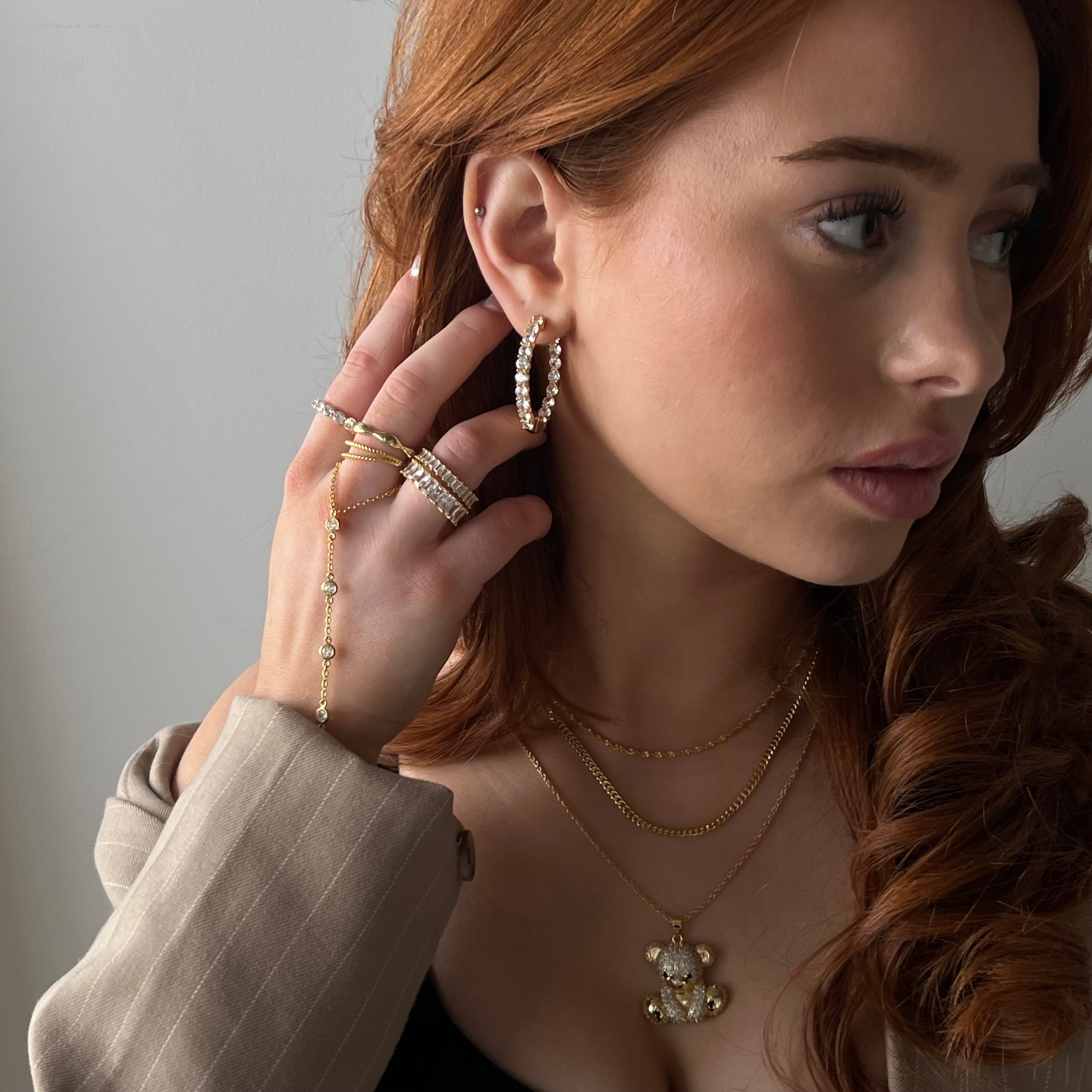 Celestial Charm – Luxe Hand Chain