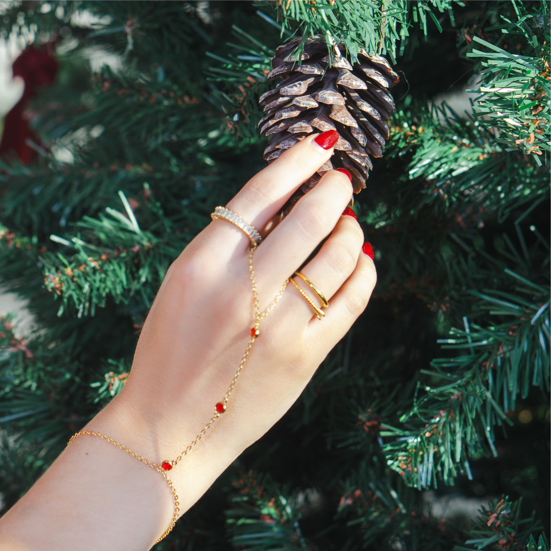 Celestial Charm – Luxe Hand Chain