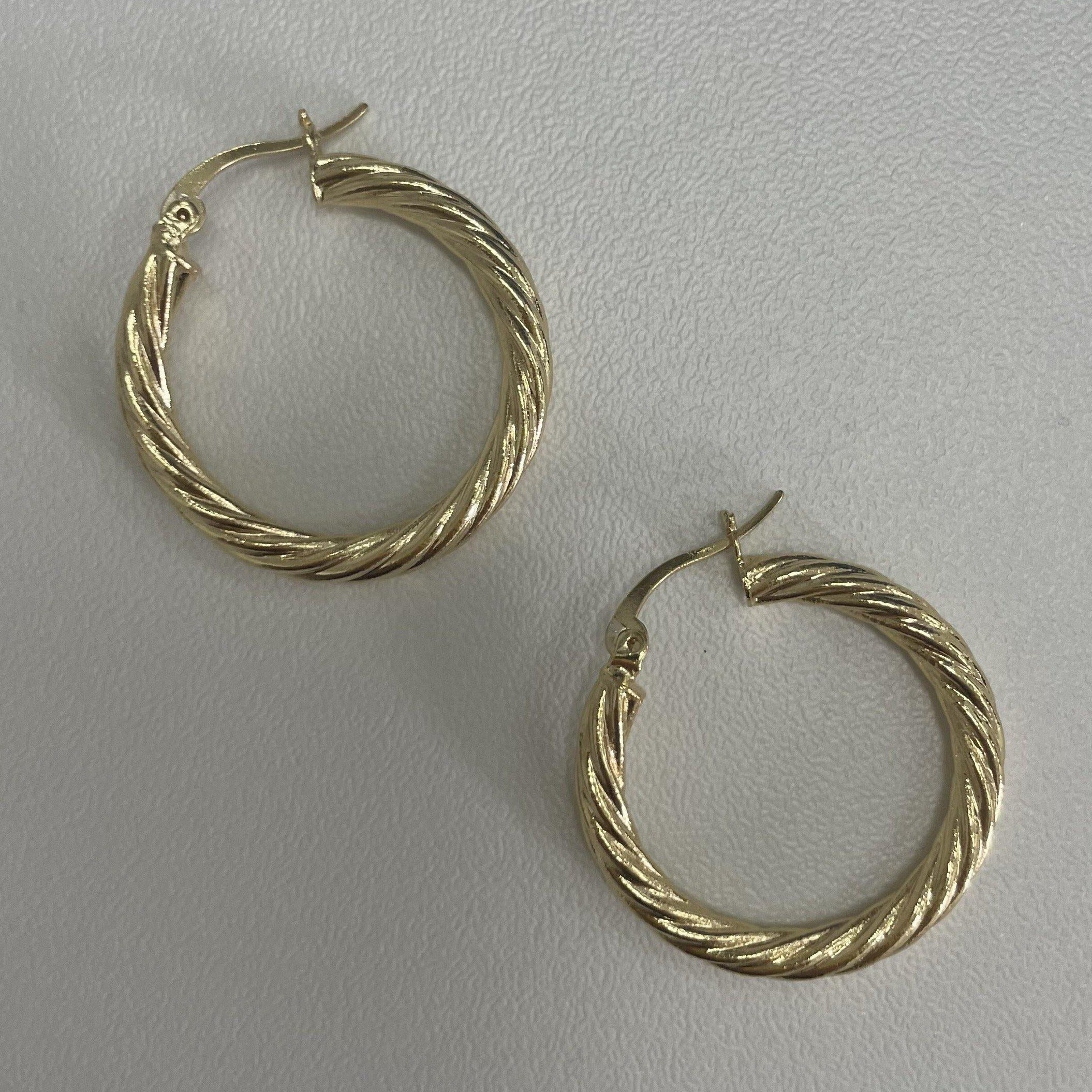 Contemporary Charm – Hoop Elegance