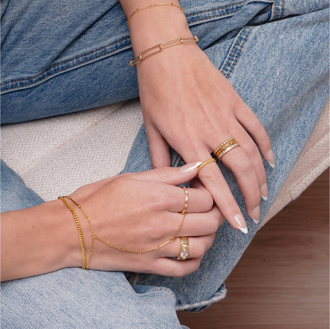 Bar Hand Chain – Timeless Elegance Redefined