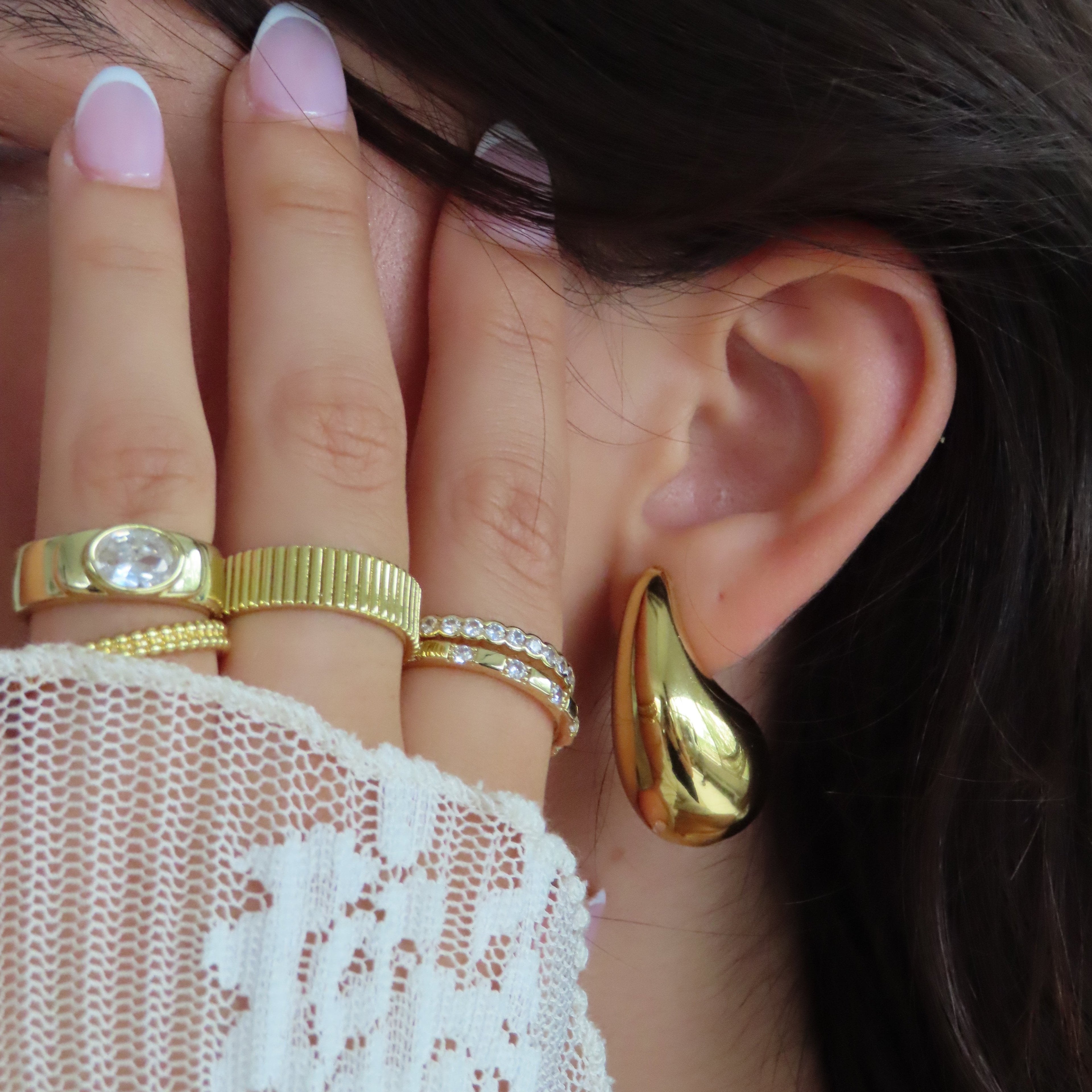 Chic Aura – Effortless Elegance Earrings