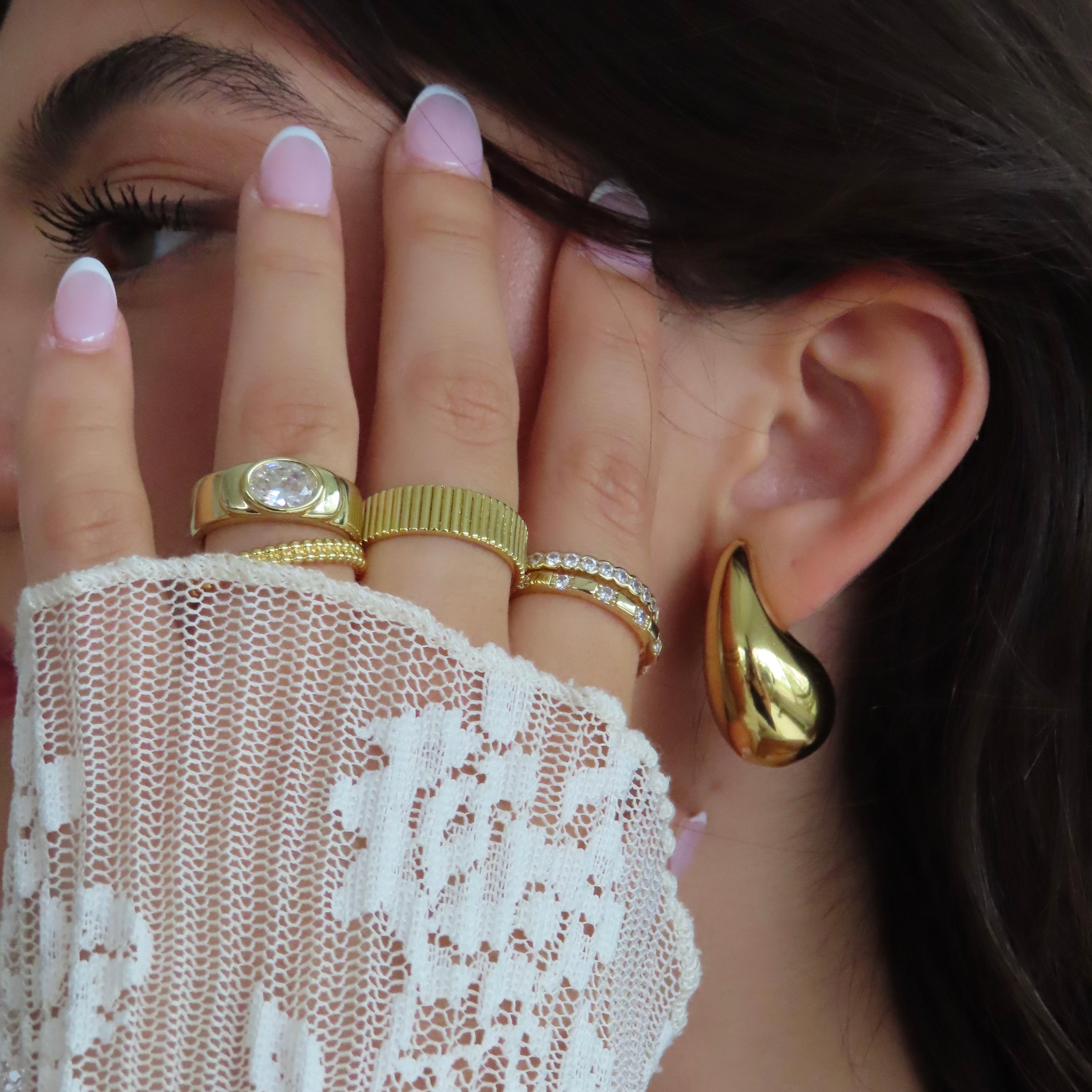 Chic Aura – Effortless Elegance Earrings