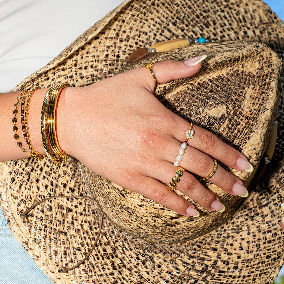 Celeste – Luxe Crossed Bangle Design