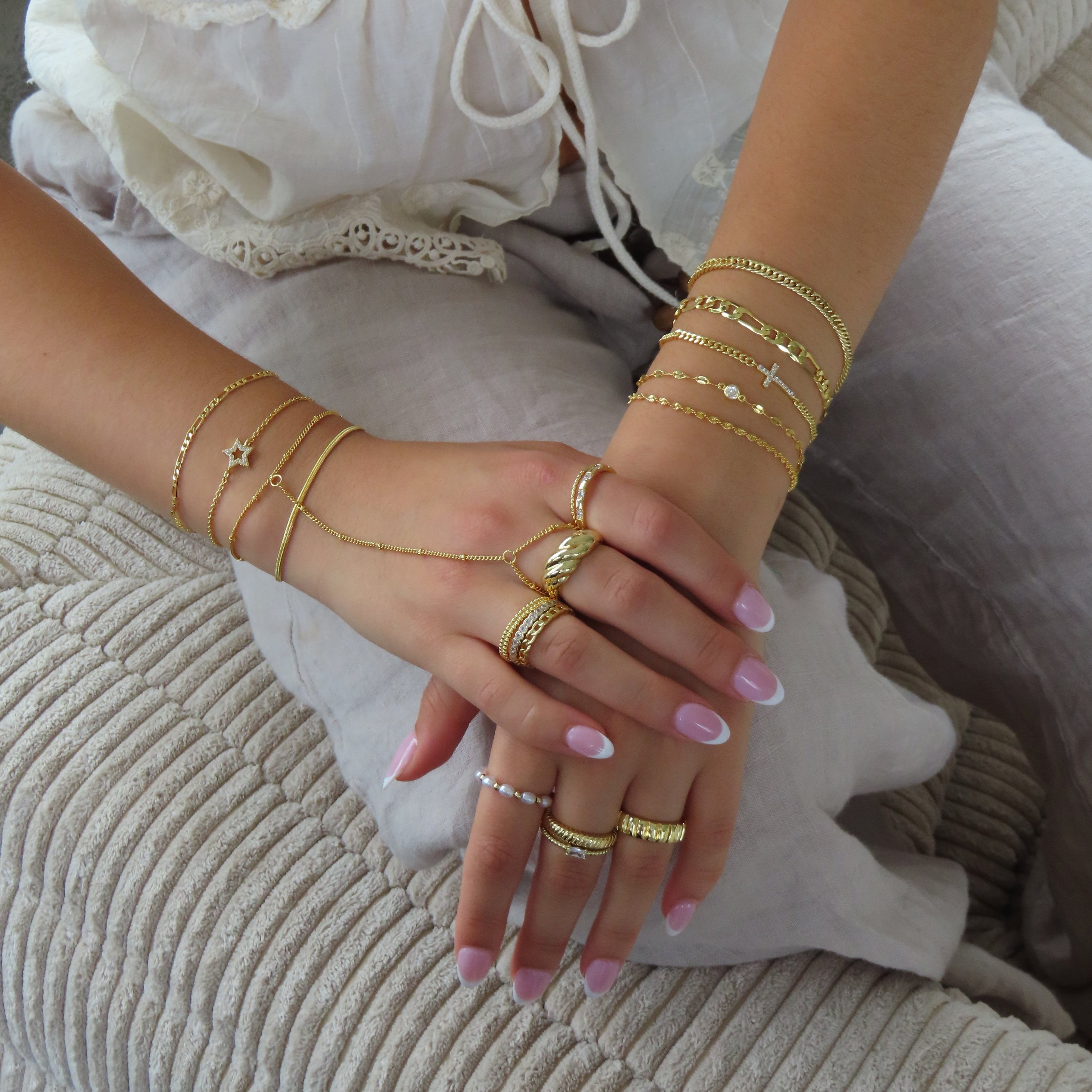 Enchanted Elegance – Timeless Bracelet Luxury