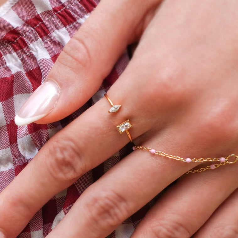 “Frosted Duet – Luxe Comfort Ring”